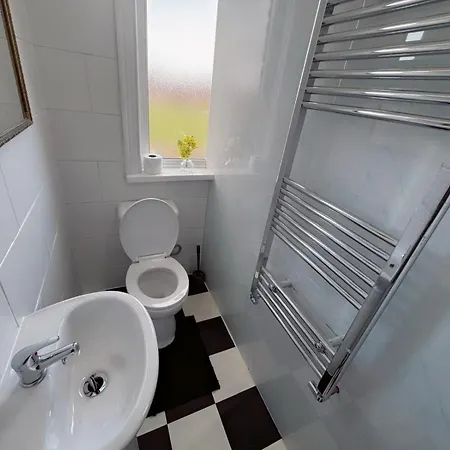 Double-bedroom In The Heart Of Salford Perfect For Short Manchester