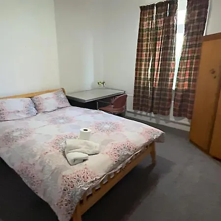 Guest house Double-bedroom In The Heart Of Salford Perfect For Short Manchester