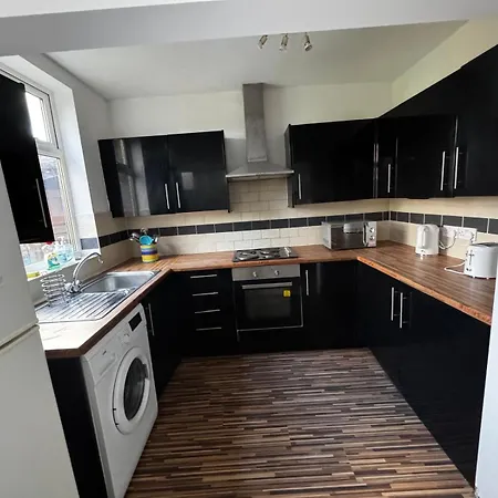 Double-bedroom In The Heart Of Salford Perfect For Short Manchester