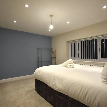 4-bedroom Parking Garden & Porch Prázdninový dům Manchester