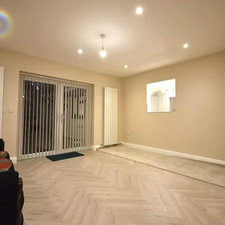 4-bedroom Parking Garden & Porch