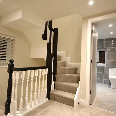 4-bedroom Parking Garden & Porch * Manchester