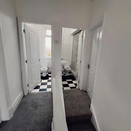 Double-bedroom In The Heart Of Salford Perfect For Short Guest house *