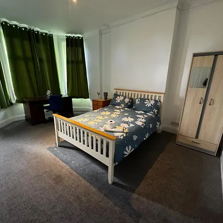 Double-bedroom In The Heart Of Salford Perfect For Short Guest house Manchester