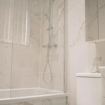 בית נופש Citycharmms- Entire Near Etihad Stadium *