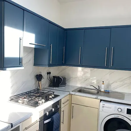 Modern Townhouse-free Parking-game Room-w-ifi * Manchester