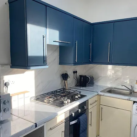 Modern Townhouse-free Parking-game Room-w-ifi