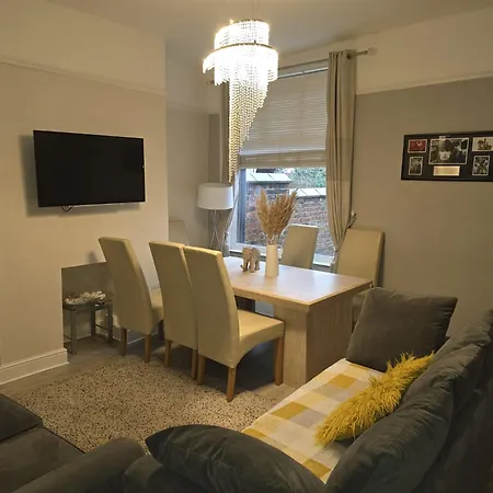 Tatil Evi Tomelle Luxury -5 Beds-near Etihad Stadium- Coop Live-high Speed Wifi & Free Parking Manchester