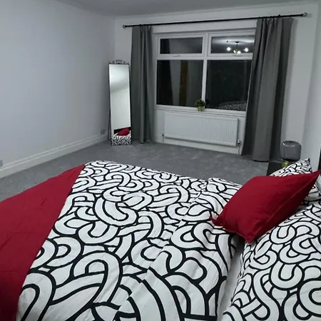 Semesterbostad Oasis - Spacious 5 Bedroom House *