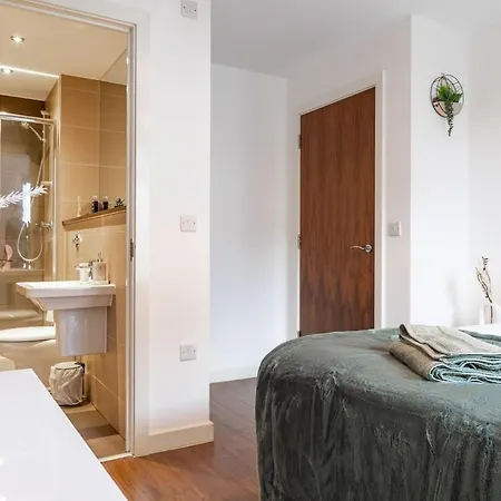 Centre ,salford,lakeside * Manchester