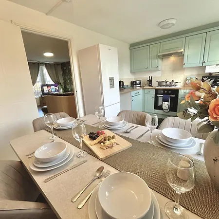 Ideal 3-bed Stay-away-home Area