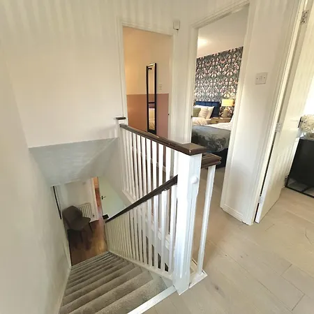 Ideal 3-bed Stay-away-home Area Holiday home *