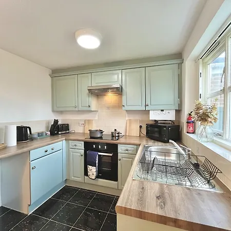 Ideal 3-bed Stay-away-home Area Holiday home
