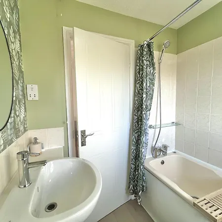 Ideal 3-bed Stay-away-home Area Holiday home *