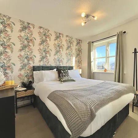 Ideal 3-bed Stay-away-home Area Manchester