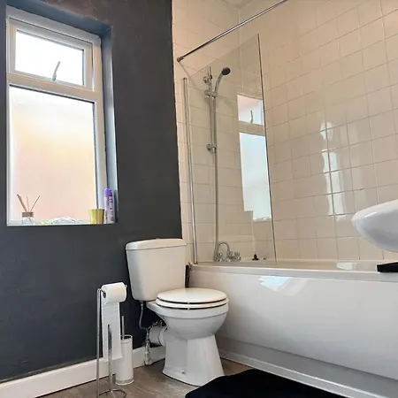 Prázdninový dům - House - Sleeps 6 - Parking - Garden