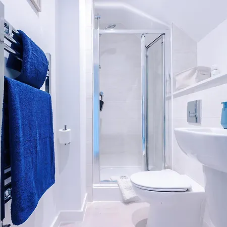 Stunning 3 Story Home, 3 X King Size Beds, Pool Table, Free Parking X2, Ping Pong マンチェスター