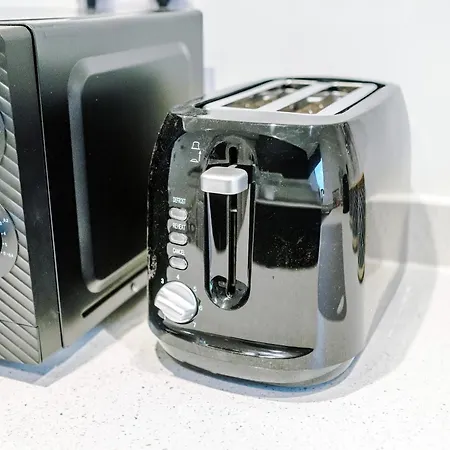 Stunning 3 Story Home, 3 X King Size Beds, Pool Table, Free Parking X2, Ping Pong アパート