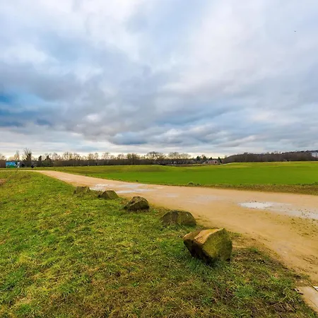 Stunning 3 Story Home, 3 X King Size Beds, Pool Table, Free Parking X2, Ping Pong *