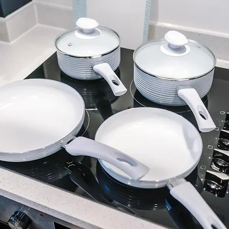 Апартаменты Stunning 3 Story Home, 3 X King Size Beds, Pool Table, Free Parking X2, Ping Pong