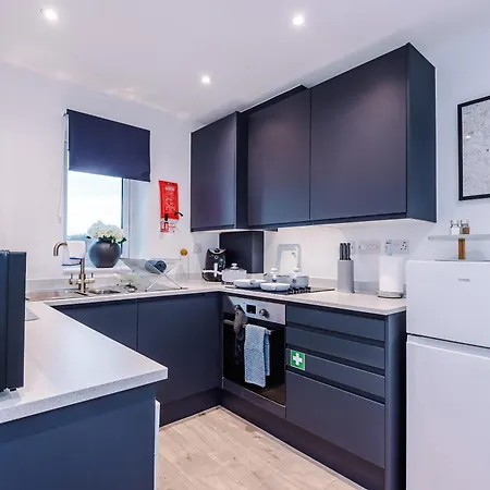 Stunning 3 Story Home, 3 X King Size Beds, Pool Table, Free Parking X2, Ping Pong * Manchester