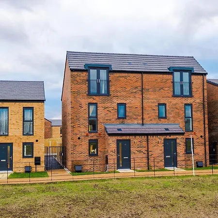 アパート Stunning 3 Story Home, 3 X King Size Beds, Pool Table, Free Parking X2, Ping Pong *