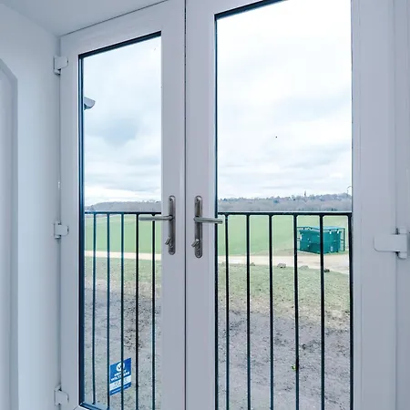 Stunning 3 Story Home, 3 X King Size Beds, Pool Table, Free Parking X2, Ping Pong * マンチェスター