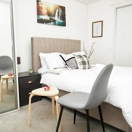 Luxury Ensuite With Shared Living And Kitchen * Manchester