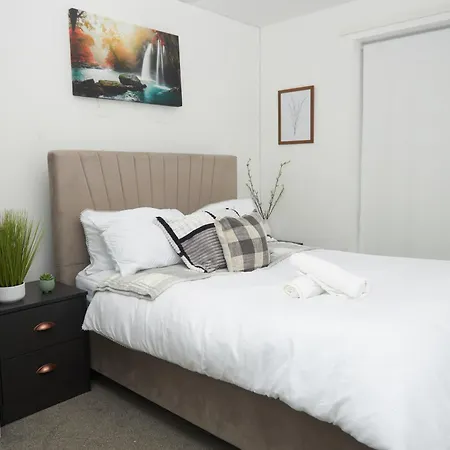 Guest house Luxury Ensuite With Shared Living And Kitchen *