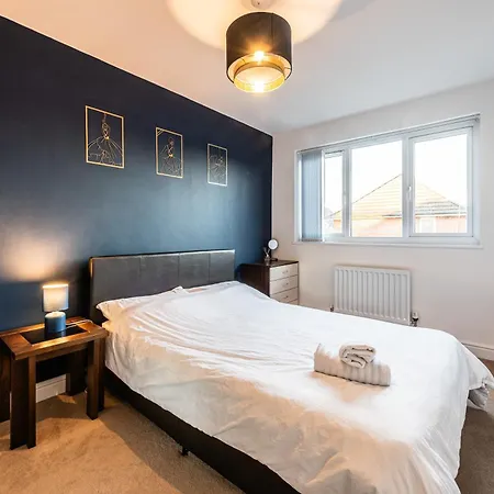 Prázdninový dům 4 Bedroom Town House- Free Parking, Perfect For Families And Contractors *
