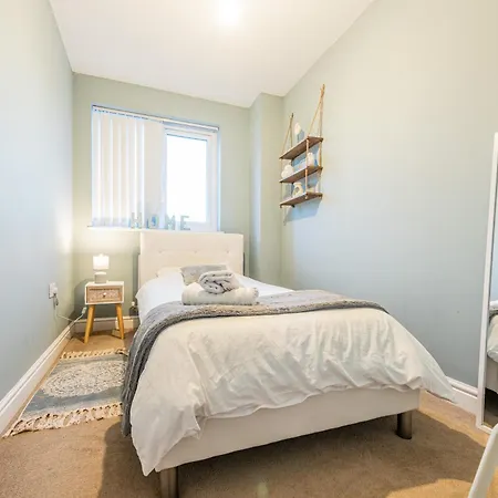 4 Bedroom Town House- Free Parking, Perfect For Families And Contractors * Manchester