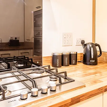 4 Bedroom Town House- Free Parking, Perfect For Families And Contractors Casa vacanze