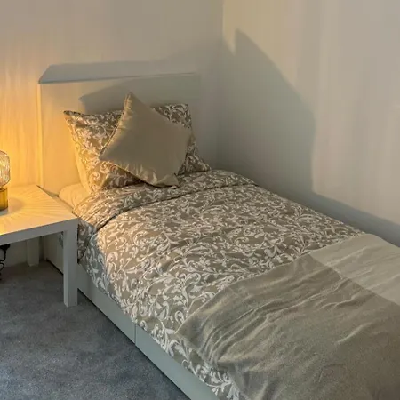 Oasis - Spacious 5 Bedroom House Mánchester