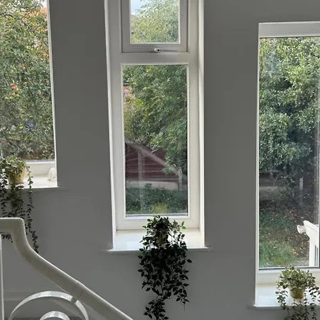Semesterbostad Oasis - Spacious 5 Bedroom House Manchester