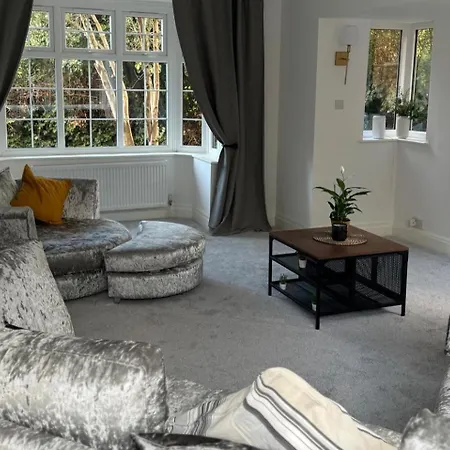 Oasis - Spacious 5 Bedroom House Mánchester