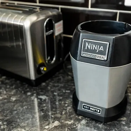 Daire Cozy 2 Bed - Unlimited Wi-fi - Free Parking - Sleeps 6 - By Old Trafford *