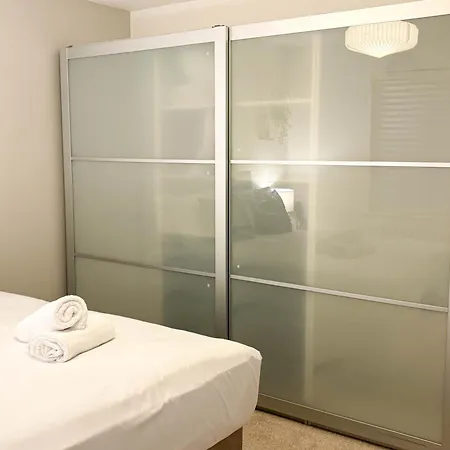 Holiday home New Near Etihad & Coop Live *
