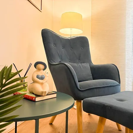 Holiday home New Near Etihad & Coop Live