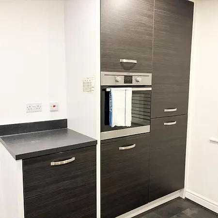Holiday home New Near Etihad & Coop Live
