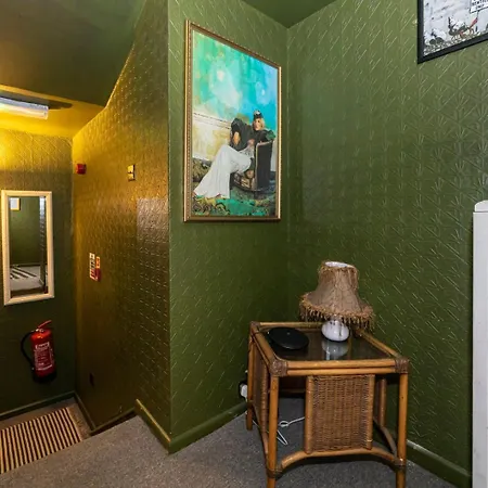 Guestready - Rose And Monkey * Manchester