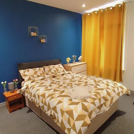 Double-bedroom In The Heart Of Eccles Perfect For Short * Manchester
