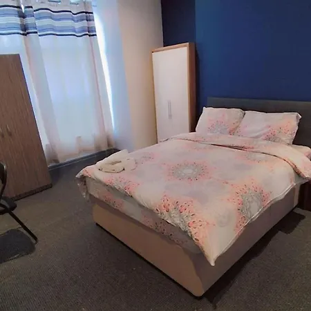 Double-bedroom In The Heart Of Eccles Perfect For Short Vendégház Manchester