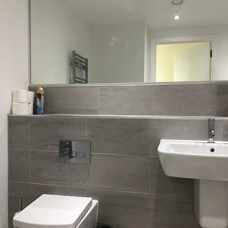Prime Central-luxury 1br Apartment-free Parking-fast Wi-fi Manchester
