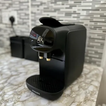 Stylish Old Trafford 2br Apartment, Free Parking, Near Stadium & Centre * Манчестер