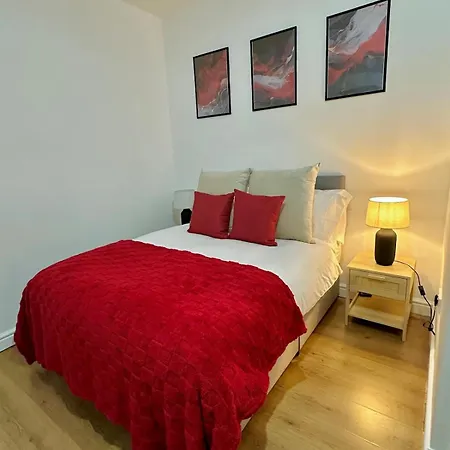 Stylish Old Trafford 2br Apartment, Free Parking, Near Stadium & Centre Apartment