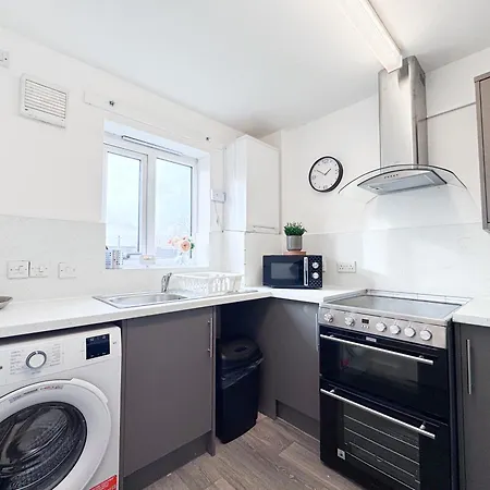 Apartment 3 Bedroom House With Fast Wifi And Free Parking - Tv's In Every Manchester