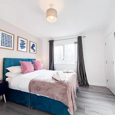3 Bedroom House With Fast Wifi And Free Parking - Tv's In Every Apartment *
