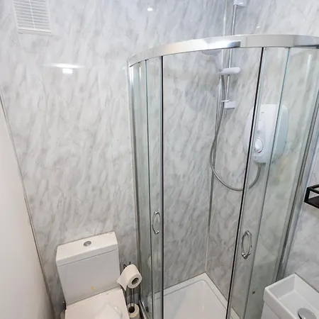 Private Ensuite With Kitchen Access By Irwell Manchester