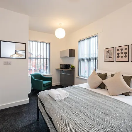 Private Ensuite With Kitchen Access By Irwell * Manchester