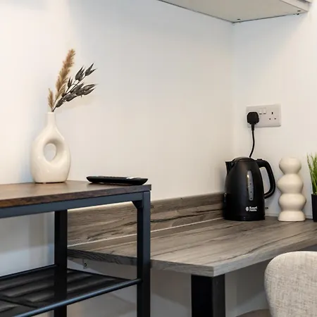 Private Ensuite With Kitchen Access By Irwell *